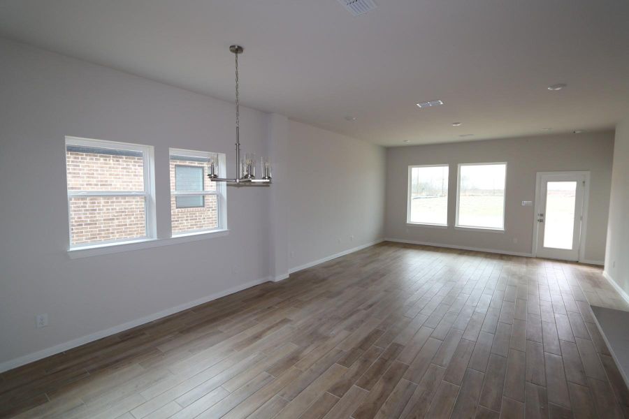 Spacious, unfurnished interior of a new home in Austin Point, Richmond (Image 12).