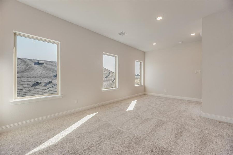 Spacious, unfurnished interior of a new home in Spiritas Ranch, Little Elm (Image 33).