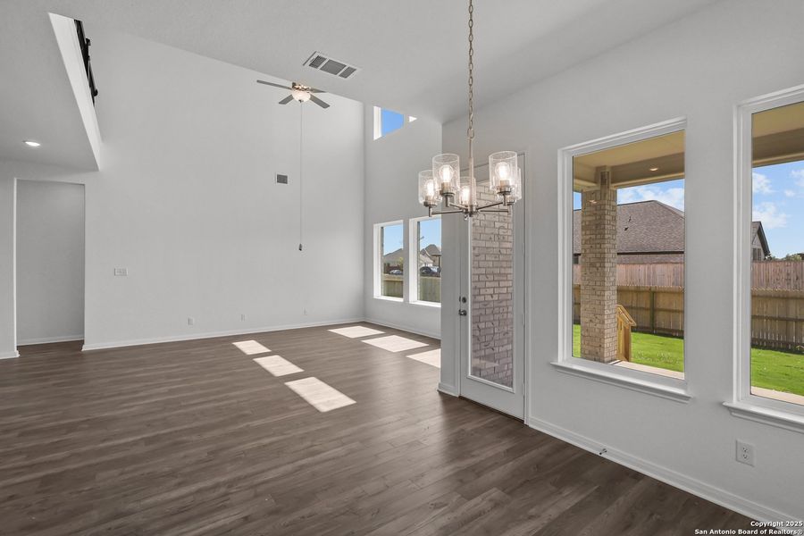 Spacious, unfurnished interior of a new home in Stillwater Ranch 60', San Antonio (Image 21).