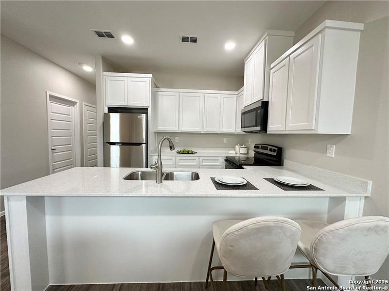 Furnished interior view inside a new home in , Alamo (Image 10).