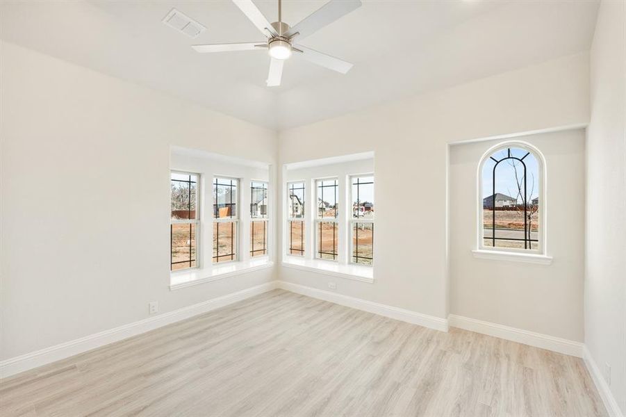Spacious, unfurnished interior of a new home in El Dorado, Granbury (Image 21).