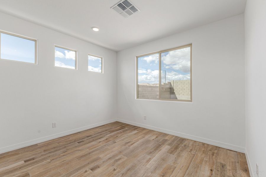 Spacious, unfurnished interior of a new home in Tierra Vistoso, Surprise (Image 9).