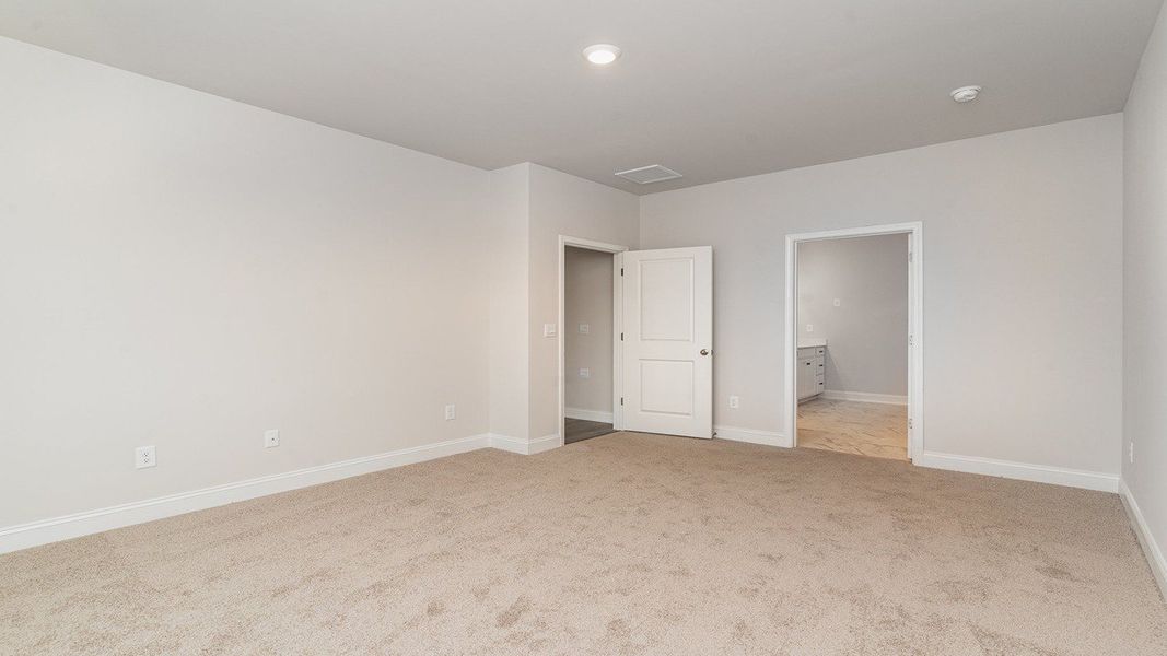 Representative unfurnished interior of a home built from the DARBY by D.R. Horton in Waterbridge, Myrtle Beach (Image 31).