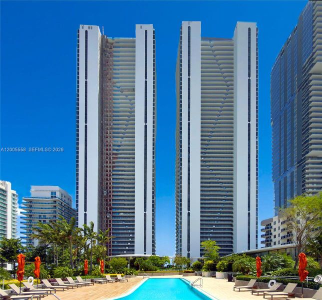 Condo located in Miami, FL showcasing its design and architecture (Image 4).