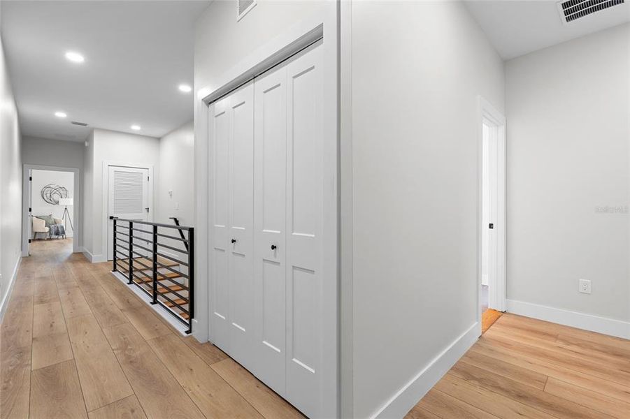 Spacious, unfurnished interior of a new home in , Tampa (Image 36).