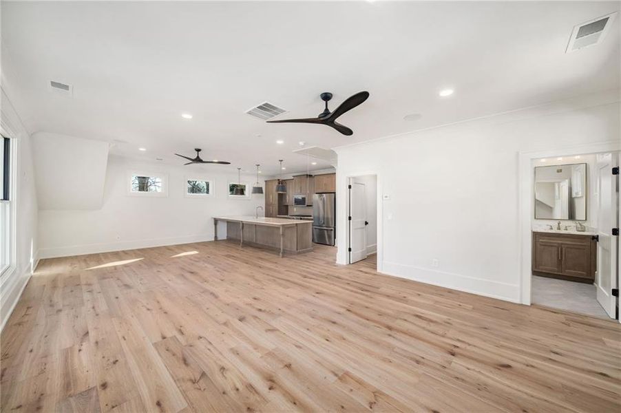 Spacious, unfurnished interior of a new home in , Alpharetta (Image 71).