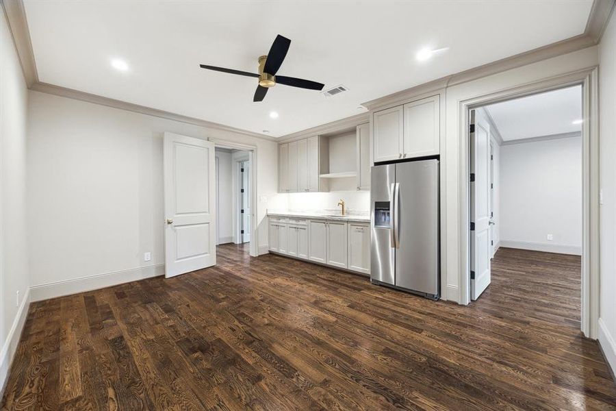 This versatile space is perfect for accommodating a live-in nanny, extended family, or guests. With its own kitchenette it offers comfort and convenience, complete with a private room and private bath just off the kitchen.