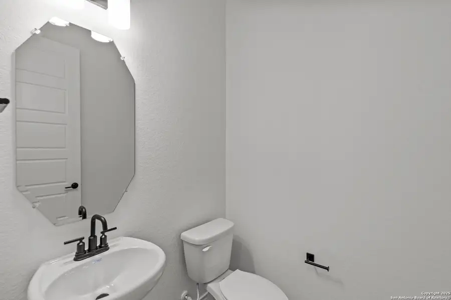 Furnished interior view inside a new home in Bison Ridge, San Antonio (Image 16). Furnished interior view inside a new home in Bison Ridge, San Antonio (Image 16).