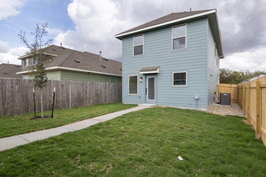 Exterior details and patio area of a home in Blanco Vista, San Marcos (Image 14).