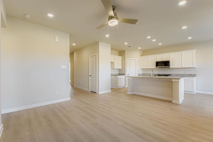 Spacious, unfurnished interior of a new home in Sperling Farms, Ferris (Image 24).