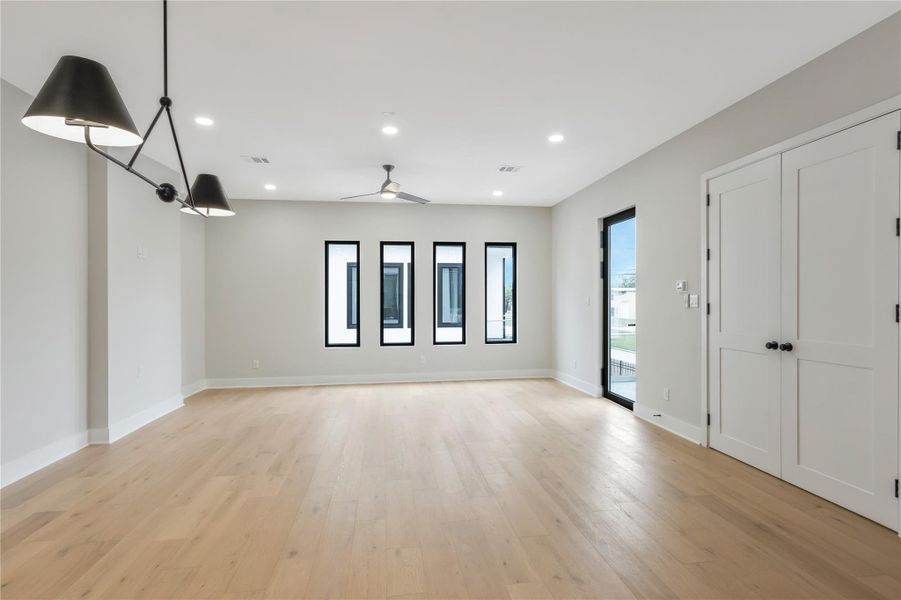 Spacious, unfurnished interior of a new home in , Houston (Image 20).