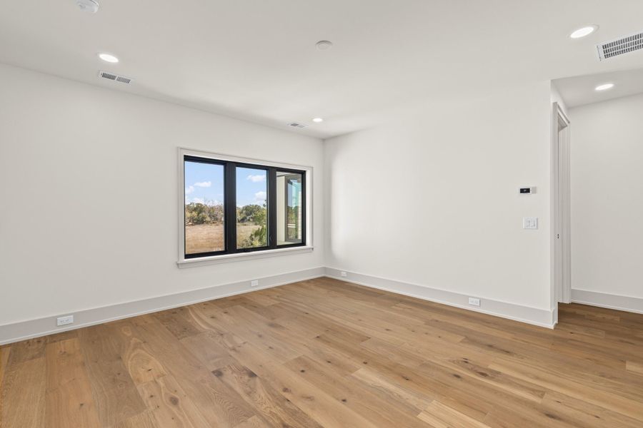 Spacious, unfurnished interior of a new home in , Charleston (Image 96).