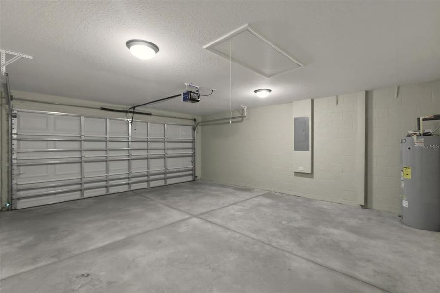 Spacious, unfurnished interior of a new home in , Sebring (Image 41).