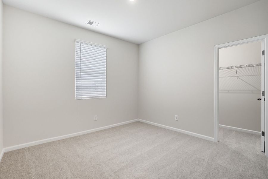 Spacious, unfurnished interior of a new home in Waxhaw Landing, Monroe (Image 15).