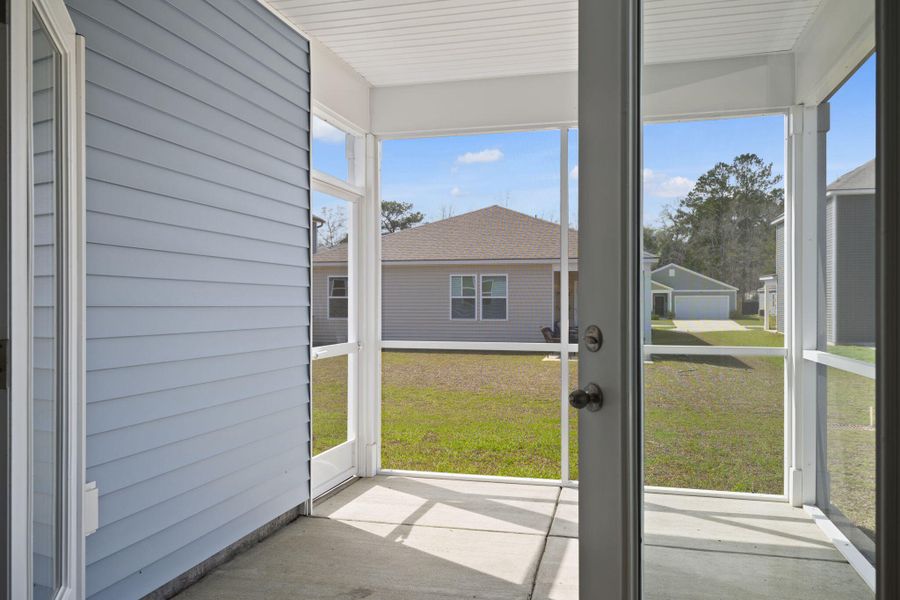 Exterior details and patio area of a home in Bradford Pointe, Summerville (Image 22).