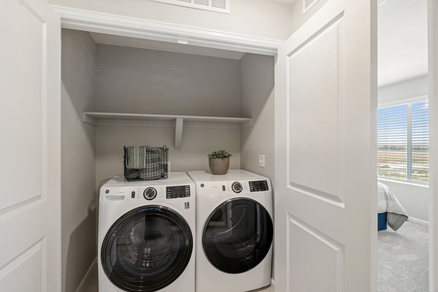 Representative interior finishes for a home built from the 2403 by Risewell Homes in Harvest Crossing, Aurora (Image 19).
