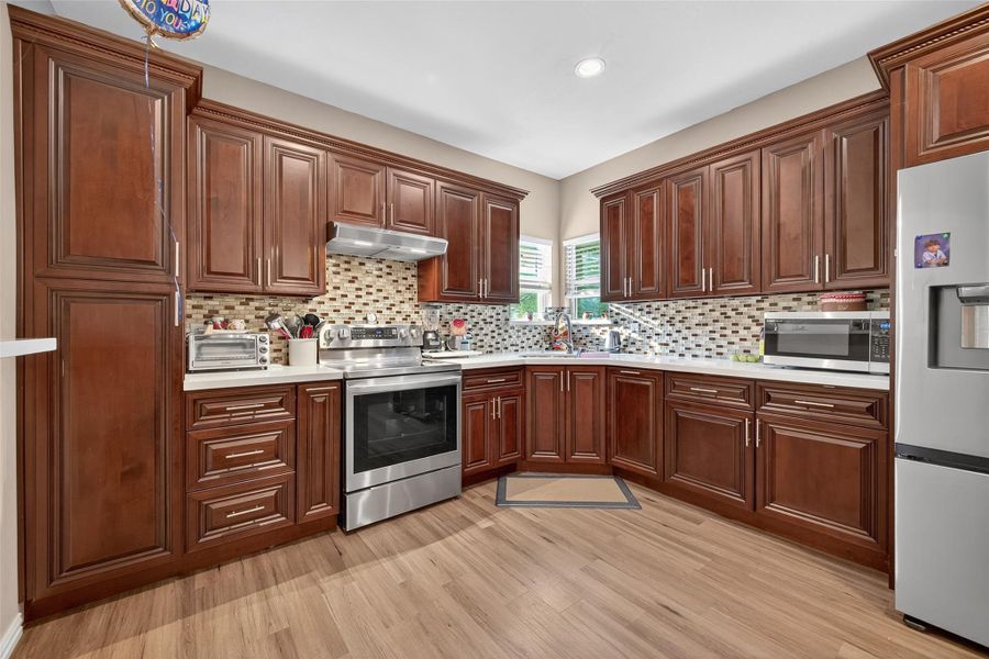 Furnished interior view inside a new home in , Rosharon (Image 28). Furnished interior view inside a new home in , Rosharon (Image 28).