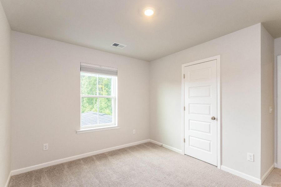 Spacious, unfurnished interior of a new home in Heron's Walk at Summers Corner, Summerville (Image 13).