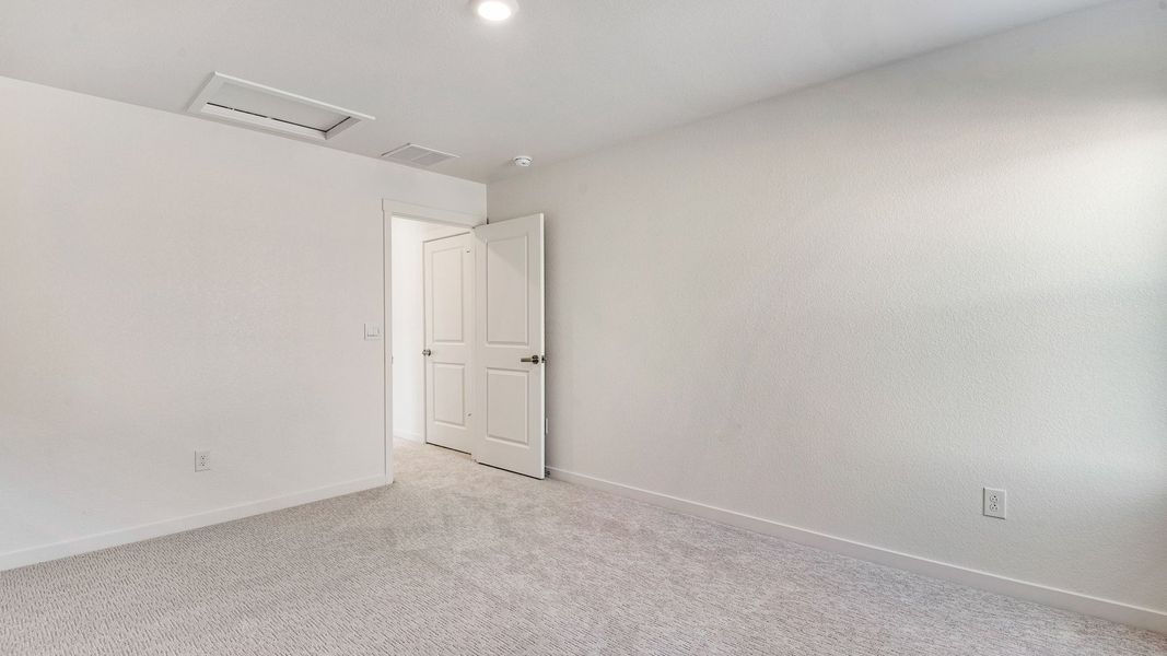 Spacious, unfurnished interior of a new home in Westgate, Greeley (Image 29).