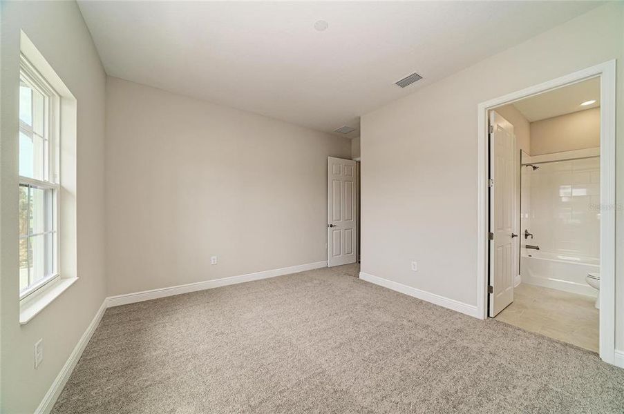 Spacious, unfurnished interior of a new home in Two Rivers, Zephyrhills (Image 17).
