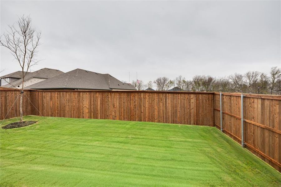 Exterior details and patio area of a home in , Royse City (Image 4).