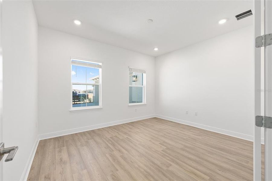 Spacious, unfurnished interior of a new home in , Ocala (Image 15).