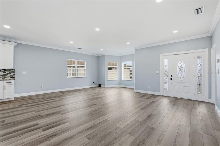 Spacious, unfurnished interior of a new home in , Tarpon Springs (Image 22).