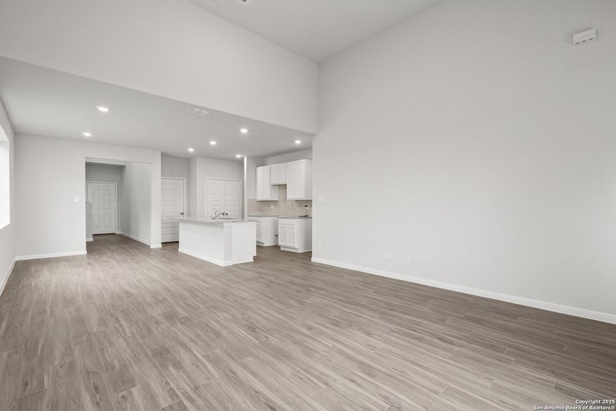 Spacious, unfurnished interior of a new home in Dauer Ranch, New Braunfels (Image 16). Spacious, unfurnished interior of a new home in Dauer Ranch, New Braunfels (Image 16).
