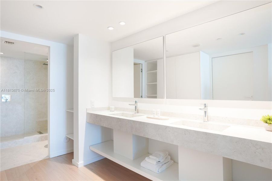 Furnished interior view inside a new home in , Bal Harbour (Image 20).