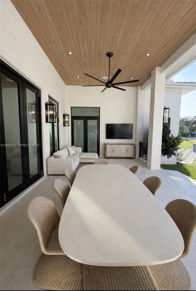 Exterior details and patio area of a home in , Palmetto Bay (Image 20).
