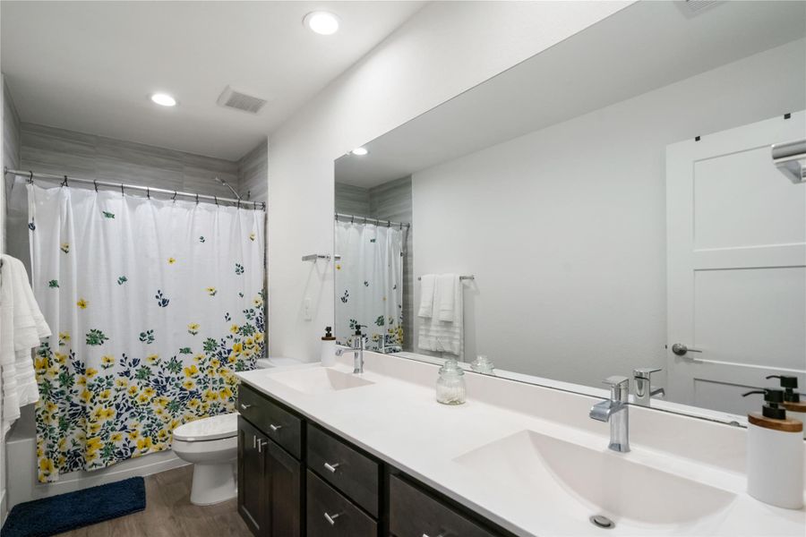 Furnished interior view inside a new home in Fosters Ridge 60's, Conroe (Image 14). Furnished interior view inside a new home in Fosters Ridge 60's, Conroe (Image 14).