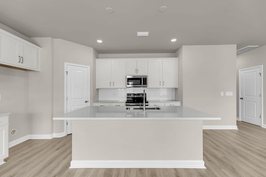 Furnished interior view inside a new home in , Ravenel (Image 7).