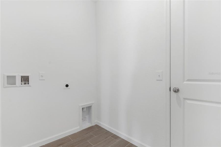 Spacious, unfurnished interior of a new home in , Winter Haven (Image 15).