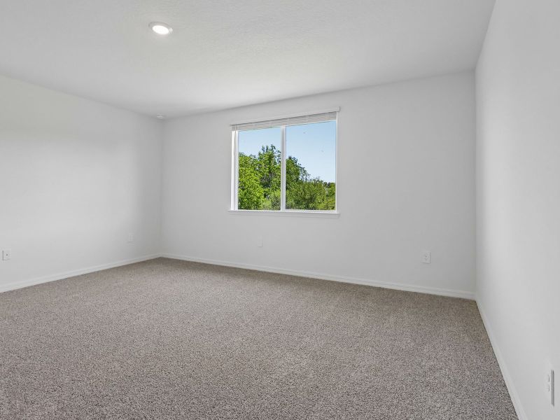 Spacious, unfurnished interior of a new home in The Grove at Stuart Crossing - Signature Series, Bartow (Image 11).