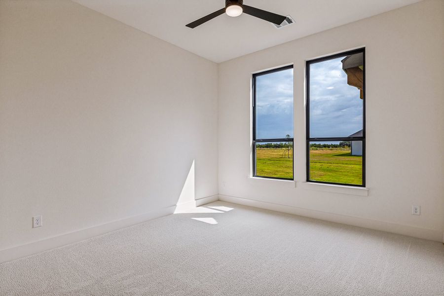 Spacious, unfurnished interior of a new home in Hilltop Ranch, Leander (Image 31).