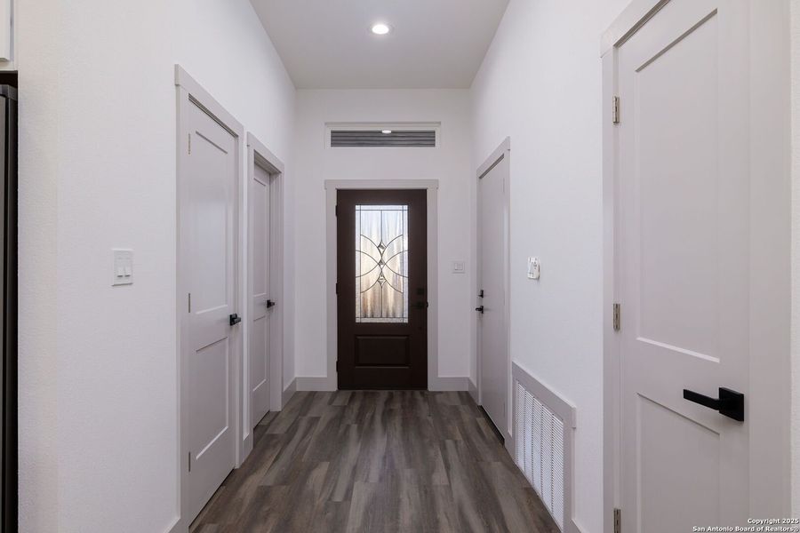 Spacious, unfurnished interior of a new home in , Fischer (Image 28).