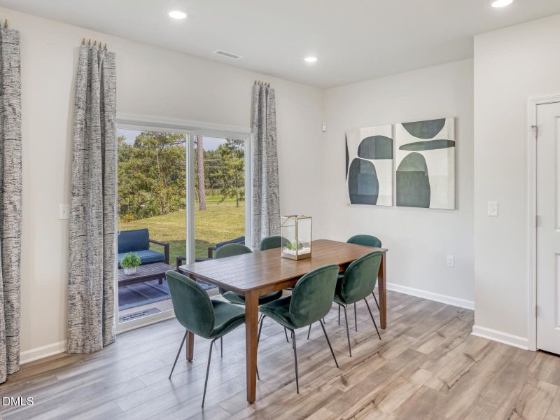 RAL_Oak-Manor_343-Lennon_Interior_Dining