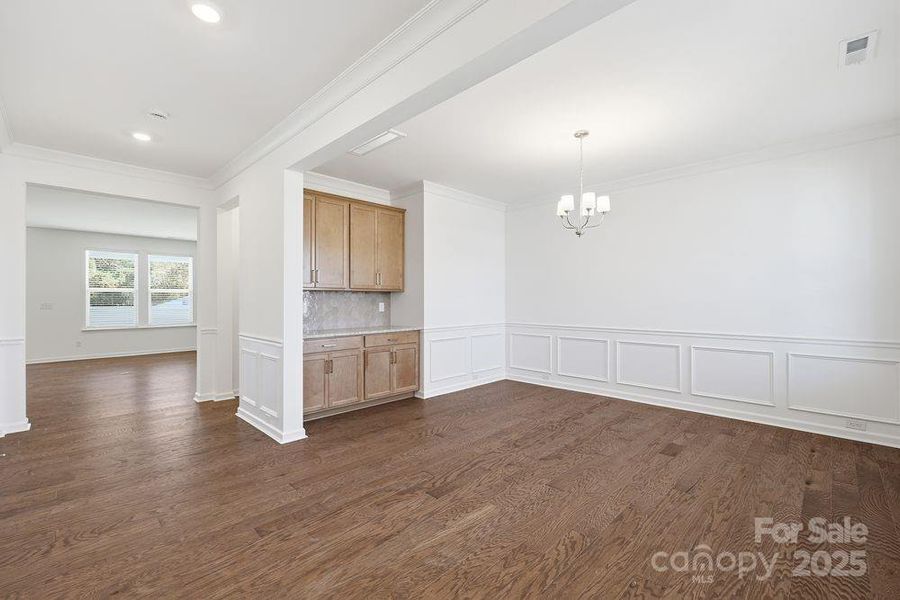 154 Nicholson Lane ~ Ready Now!