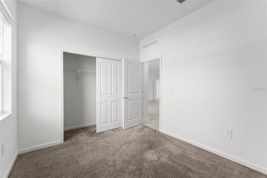 Spacious, unfurnished interior of a new home in Peace Creek Reserve, Winter Haven (Image 27).
