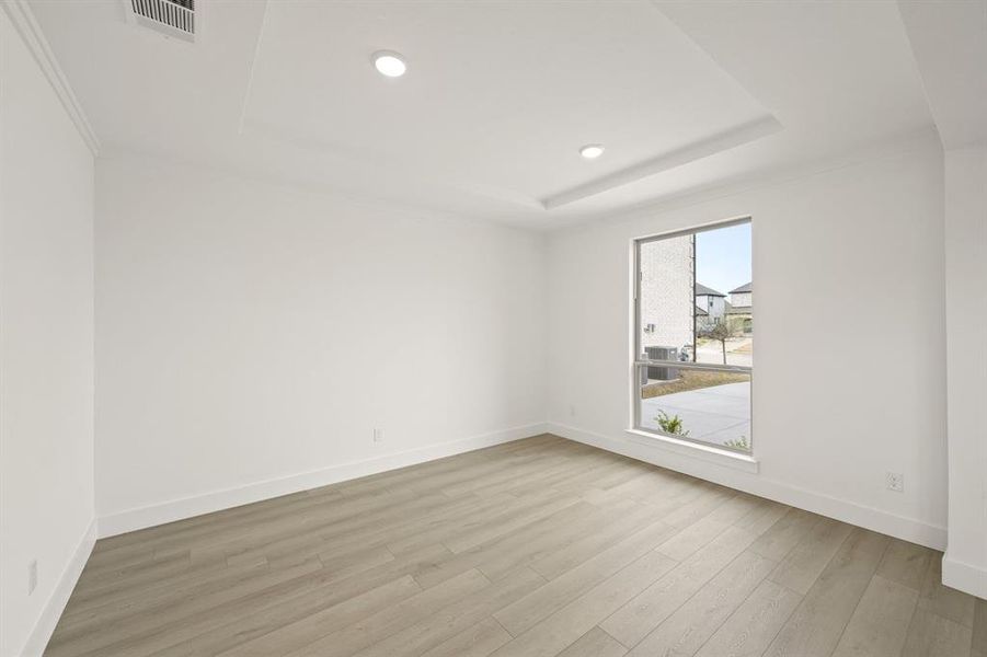 Spacious, unfurnished interior of a new home in High Country, Burleson (Image 22).