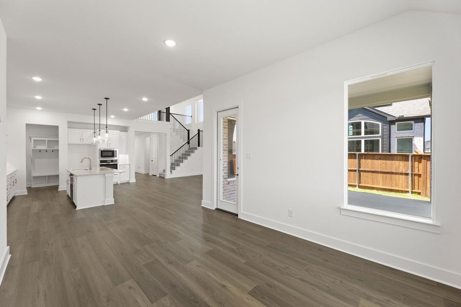 Spacious, unfurnished interior of a new home in Somerset Park, Rockwall (Image 20).