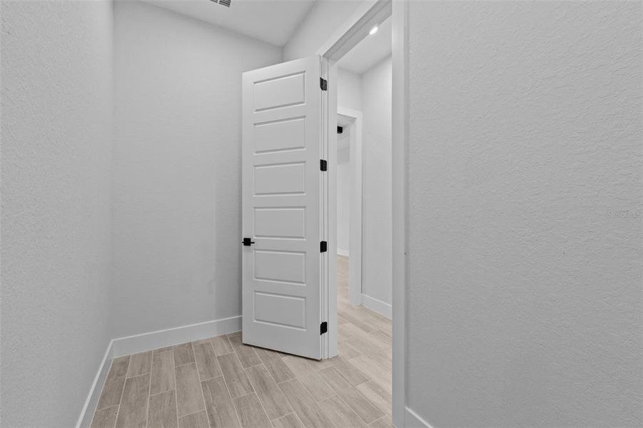 Spacious, unfurnished interior of a new home in , Winter Haven (Image 23).