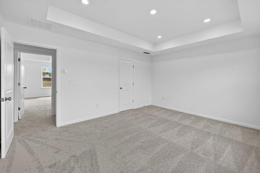 Spacious, unfurnished interior of a new home in Rosewood Farm, Lawrenceville (Image 25).