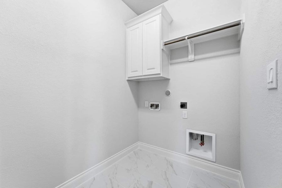 Spacious, unfurnished interior of a new home in Bridgeland 50′, Cypress (Image 38).
