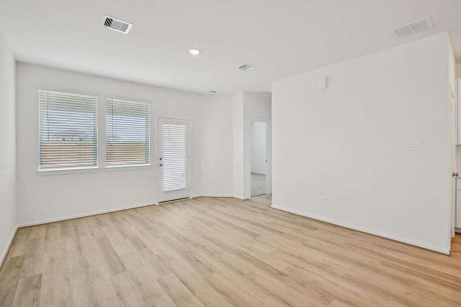 Spacious, unfurnished interior of a new home in Sundance Cove - Traditional Series, Crosby (Image 22).