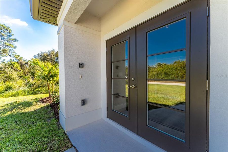 Exterior details and patio area of a home in , North Port (Image 27).