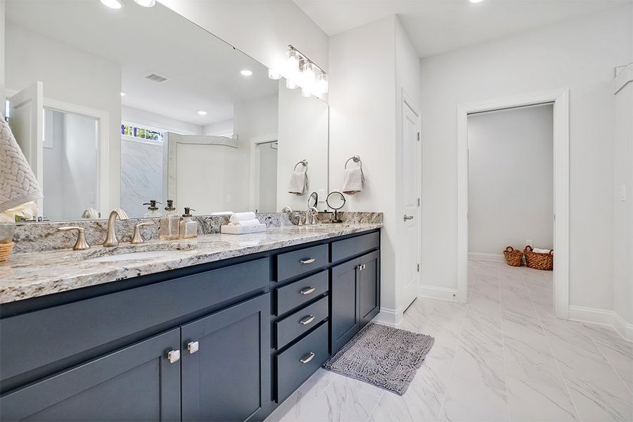 Shelter Bay, Master Bathroom