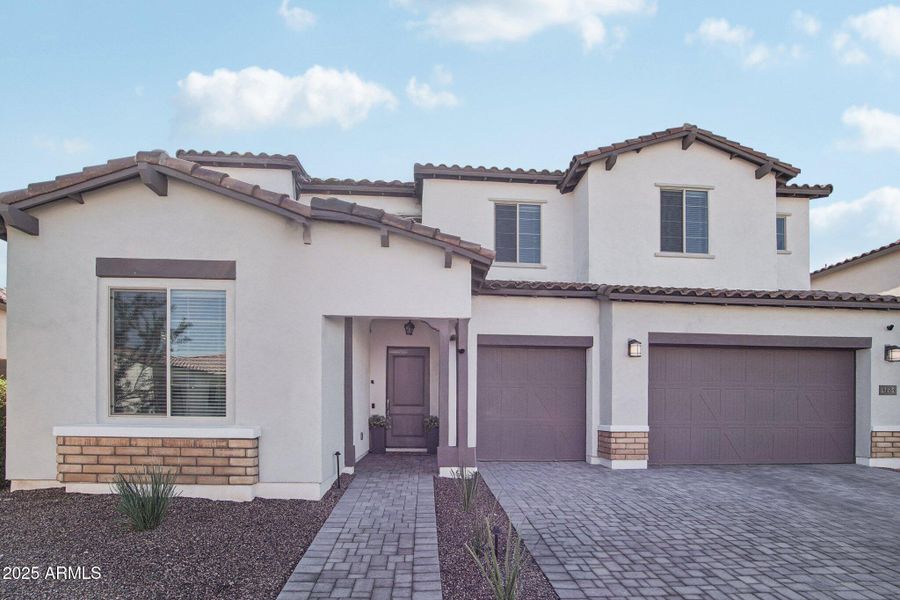 1-web-or-mls-E Waller Ln-S2611-001