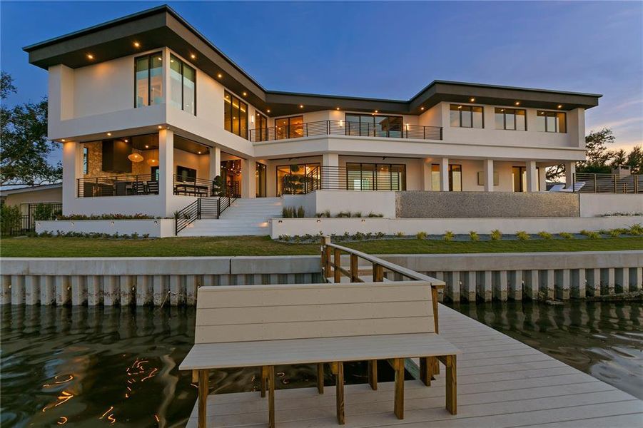 Exterior details and patio area of a home in , St. Petersburg (Image 4).