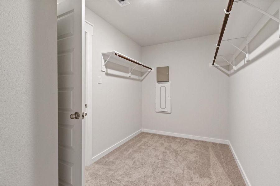 Spacious, unfurnished interior of a new home in Sunterra, Katy (Image 18). Spacious, unfurnished interior of a new home in Sunterra, Katy (Image 18).